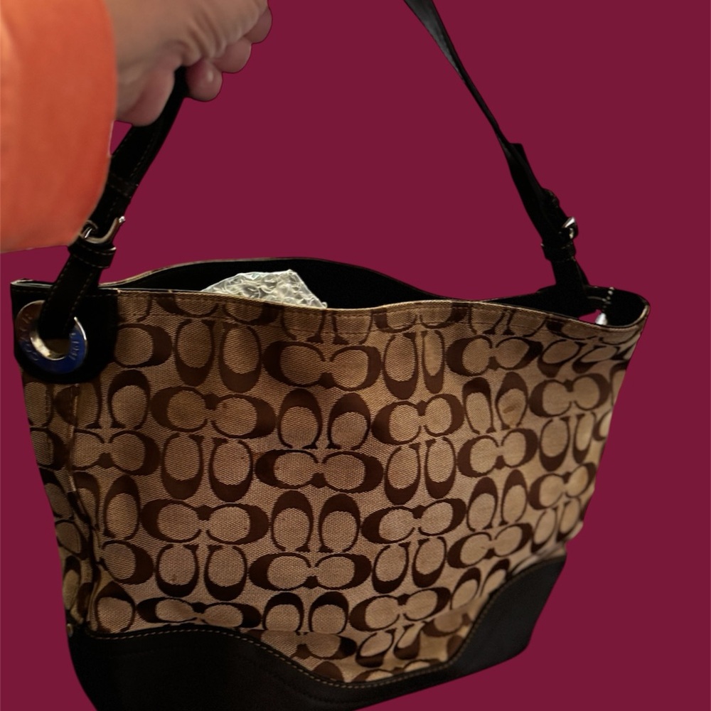 Classic Coach Shoulder Signature Brown  and Black Jacquard Bag - Picture 3 of 7